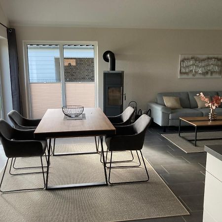 Watt'N Blick - Hundefreundliches Ferienhaus Mit Ausblick Ueber Die Wiesen Bis Zum Deich Schweiburg Extérieur photo