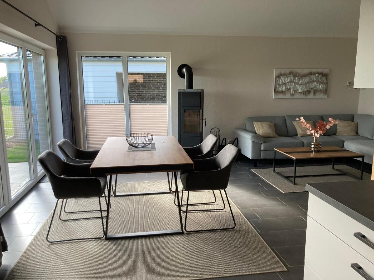 Watt'N Blick - Hundefreundliches Ferienhaus Mit Ausblick Ueber Die Wiesen Bis Zum Deich Schweiburg Extérieur photo
