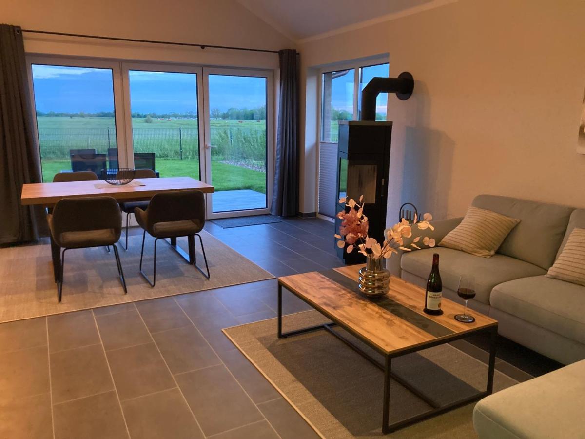 Watt'N Blick - Hundefreundliches Ferienhaus Mit Ausblick Ueber Die Wiesen Bis Zum Deich Schweiburg Extérieur photo